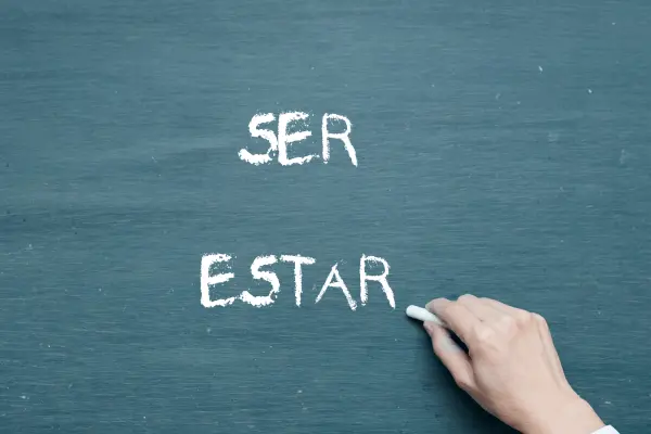 Ser und Estar: Verstehen, wann man welches Verb verwendet