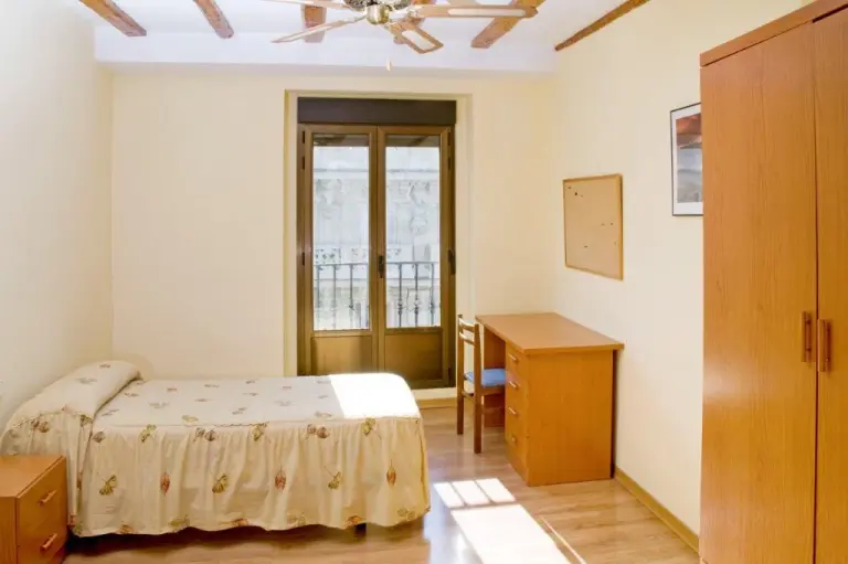 Single room, shared apartment "A" – Eureka Madrid
